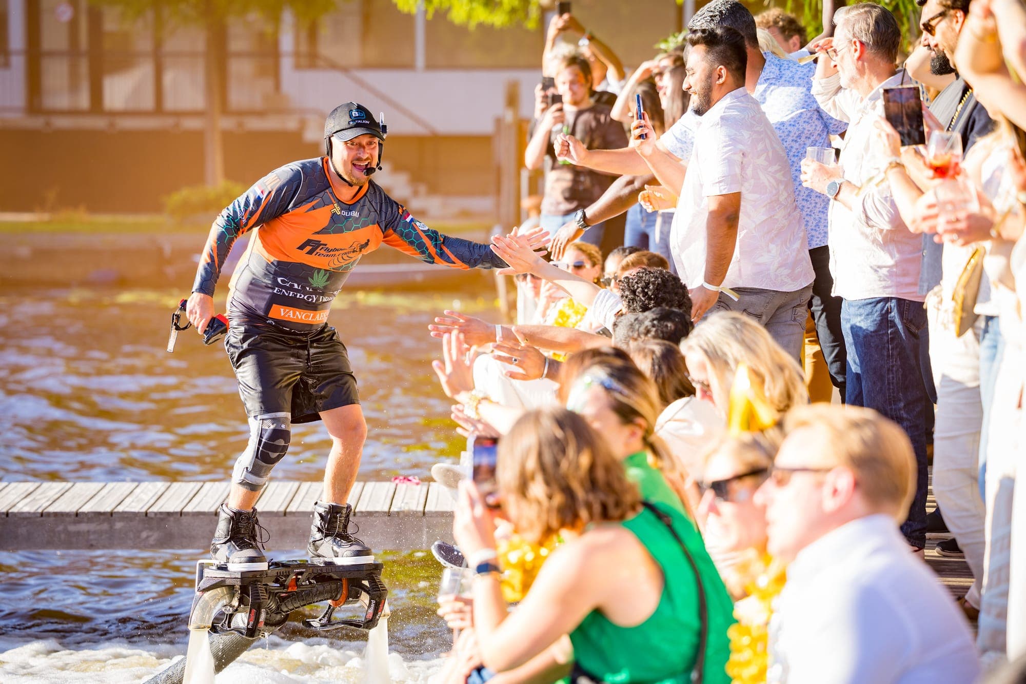 DJ op Amsterdamse rondvaartboot