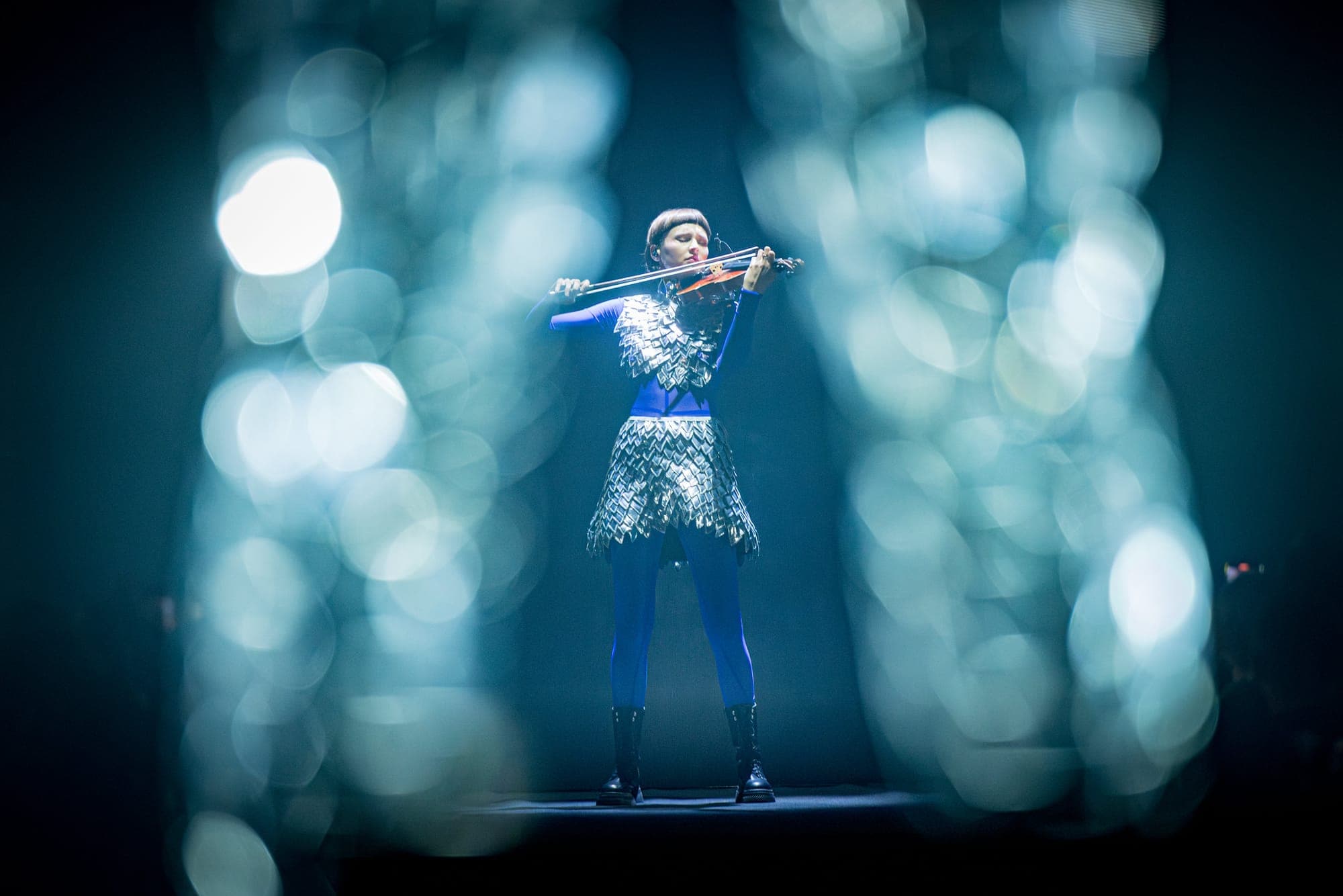 Violist met spotlight